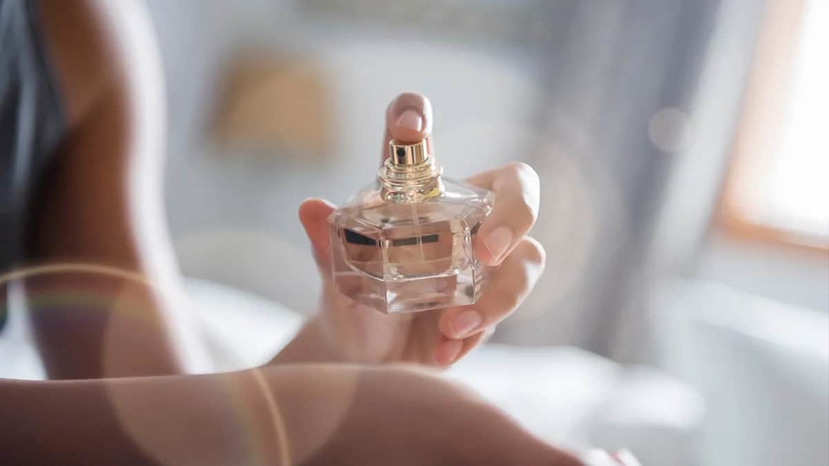 Jak wzmocnić zapach perfum i sprawić, by trwał dłużej?