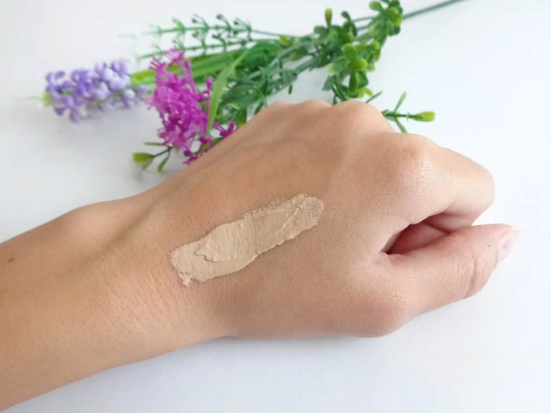 Krem BB Under Twenty 01 czy 02: Który kolor lepiej pasuje do Ciebie?