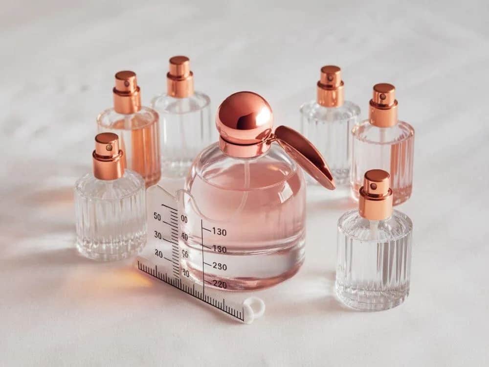 Jak długo starcza 30 ml perfum? Czas użytkowania i porady