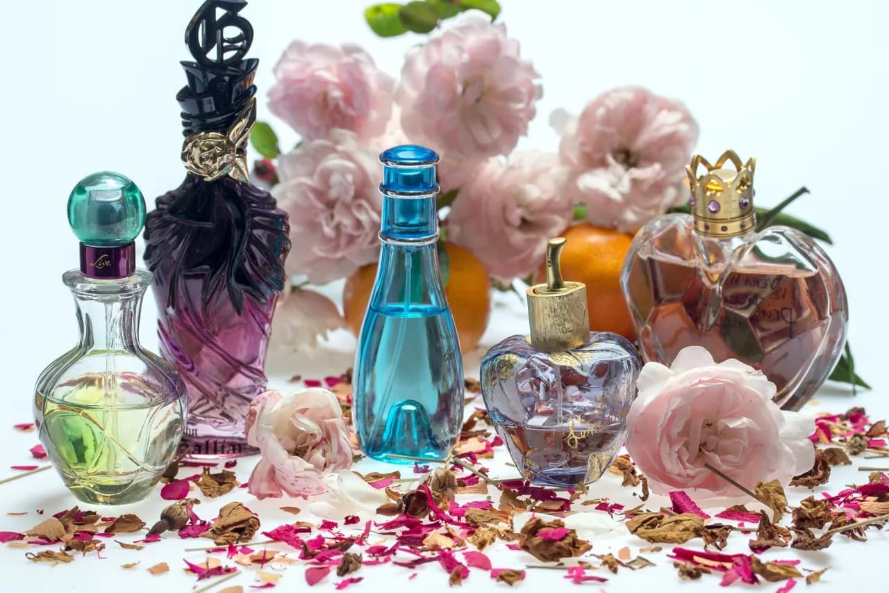 Czym się różni woda perfumowana od toaletowej? Kluczowe różnice i porady