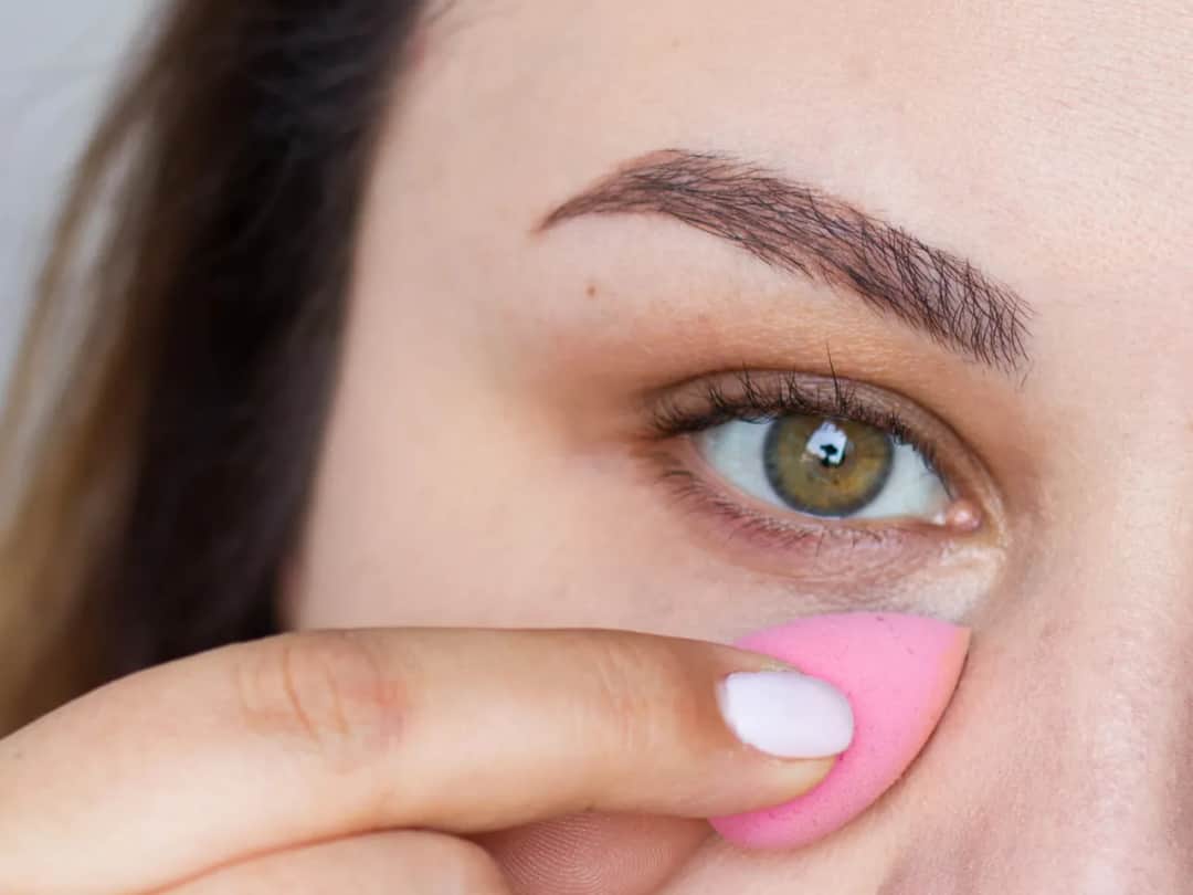 Jak stosować korektor pod oczy, aby uniknąć najczęstszych błędów