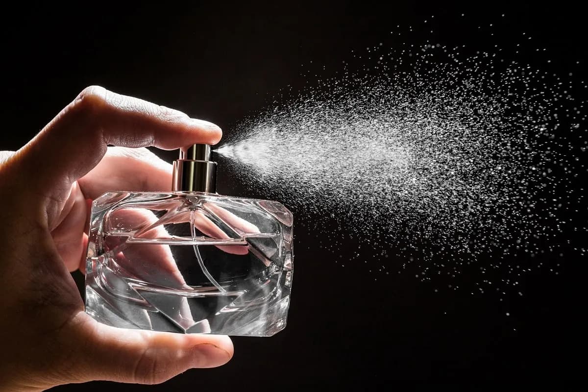 Co lepsze perfumy czy woda toaletowa? Odkryj kluczowe różnice