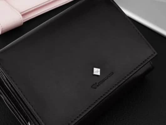 Prezent na święta dla kobiety: czy kupno portfela to dobry pomysł?